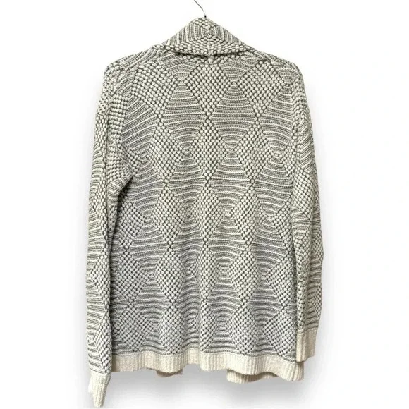 A New Day Cozy Gray and White Geometric Pattern Print Relaxed Fit Open Cardigan - Picture 3 of 16